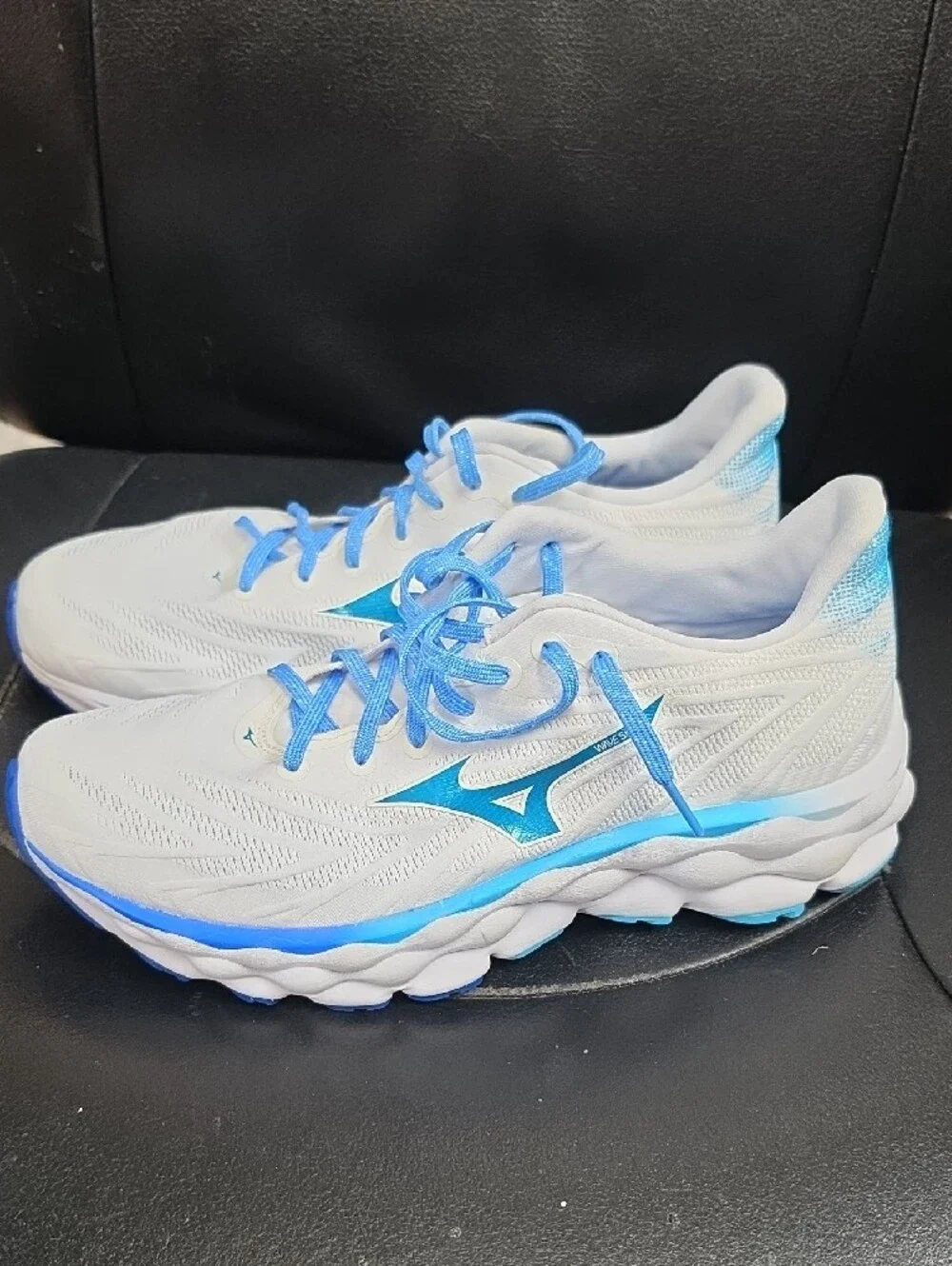 Mizuno Women's White & Blue Athletic Running Sneakers